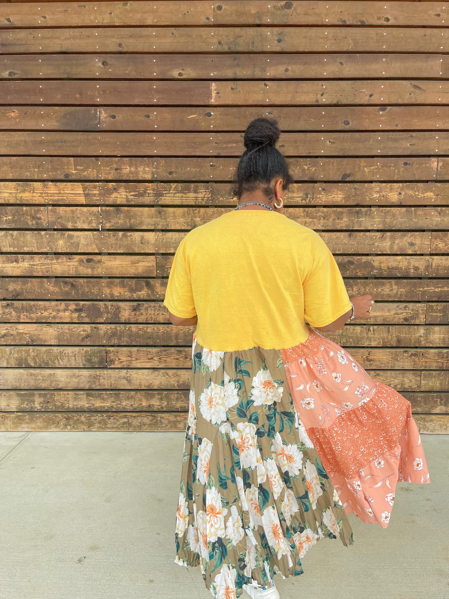 Extra Small- Large Weekend Vibes Maxi Tee