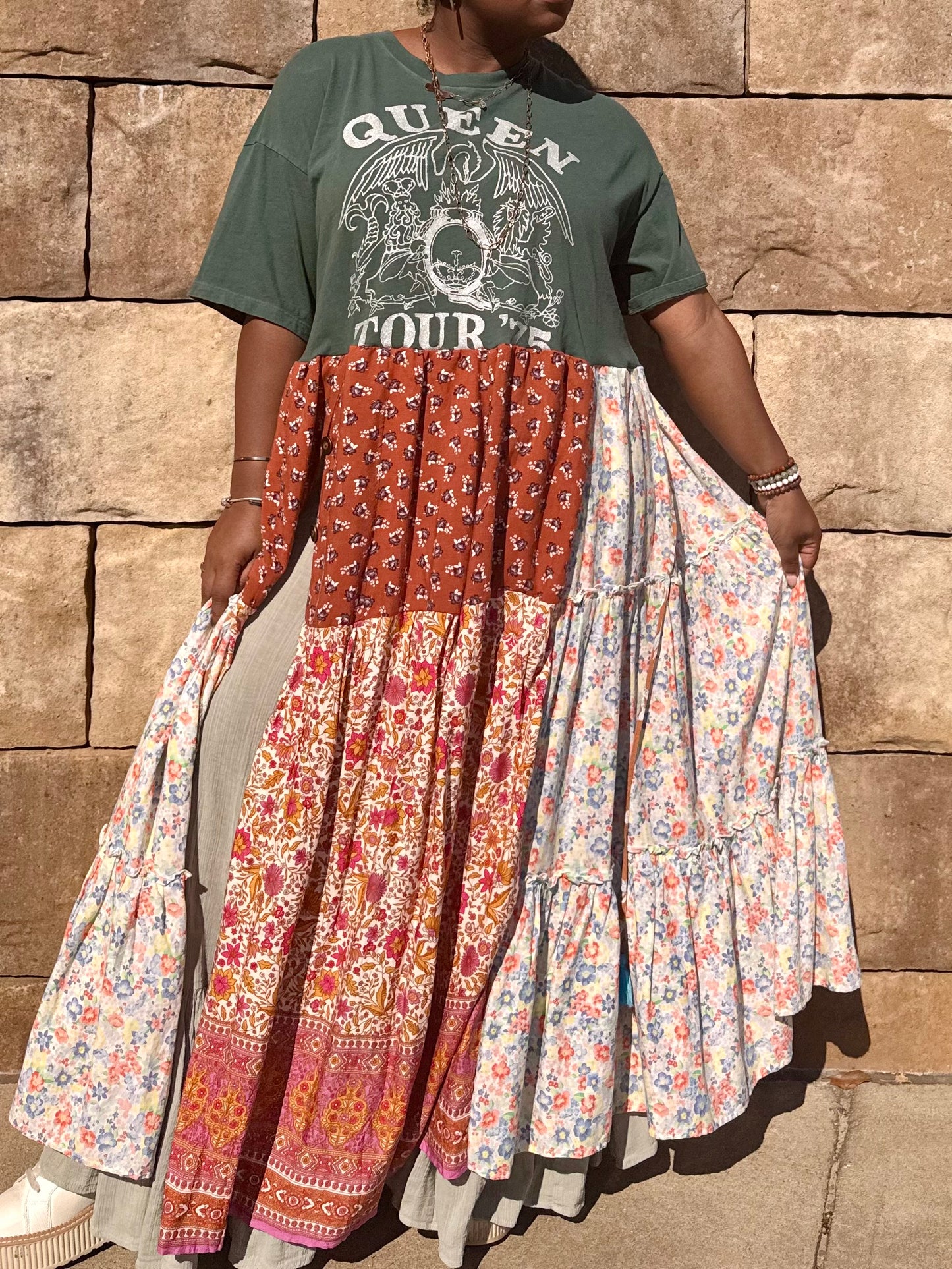 Medium-1XL Queen Maxi Tee