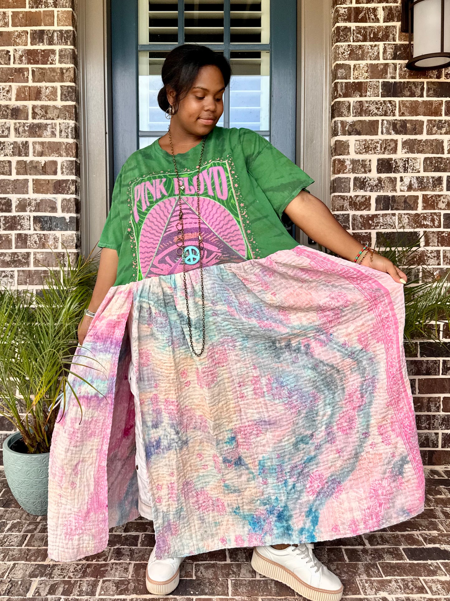 Large-2XL Pink Floyd Maxi Tee