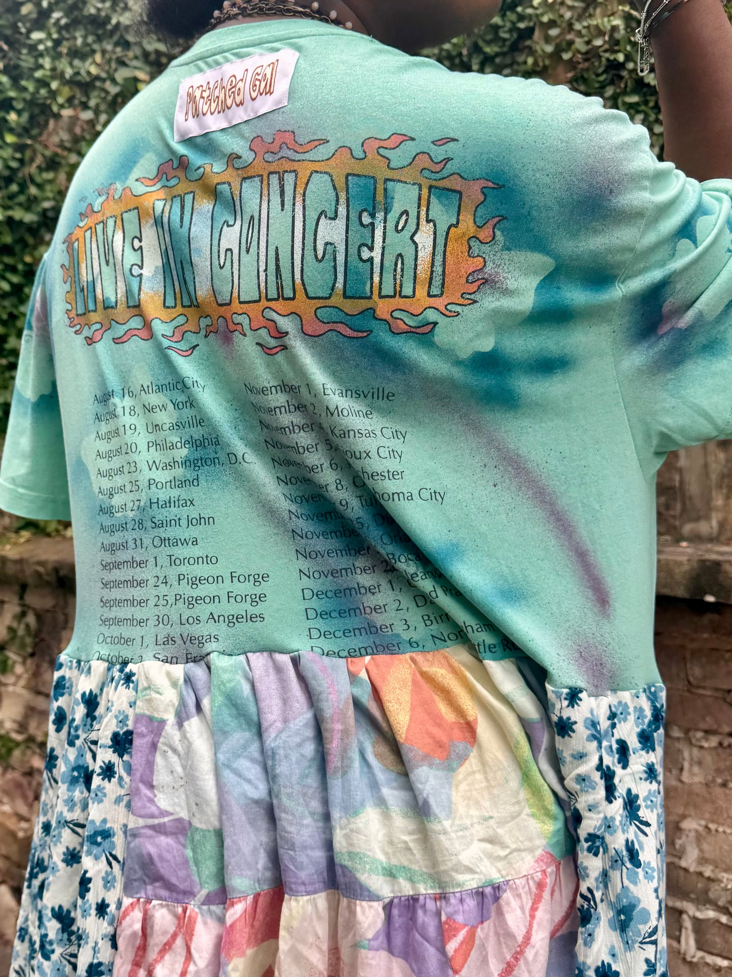 Large-3XL Dolly Parton Maxi Tee