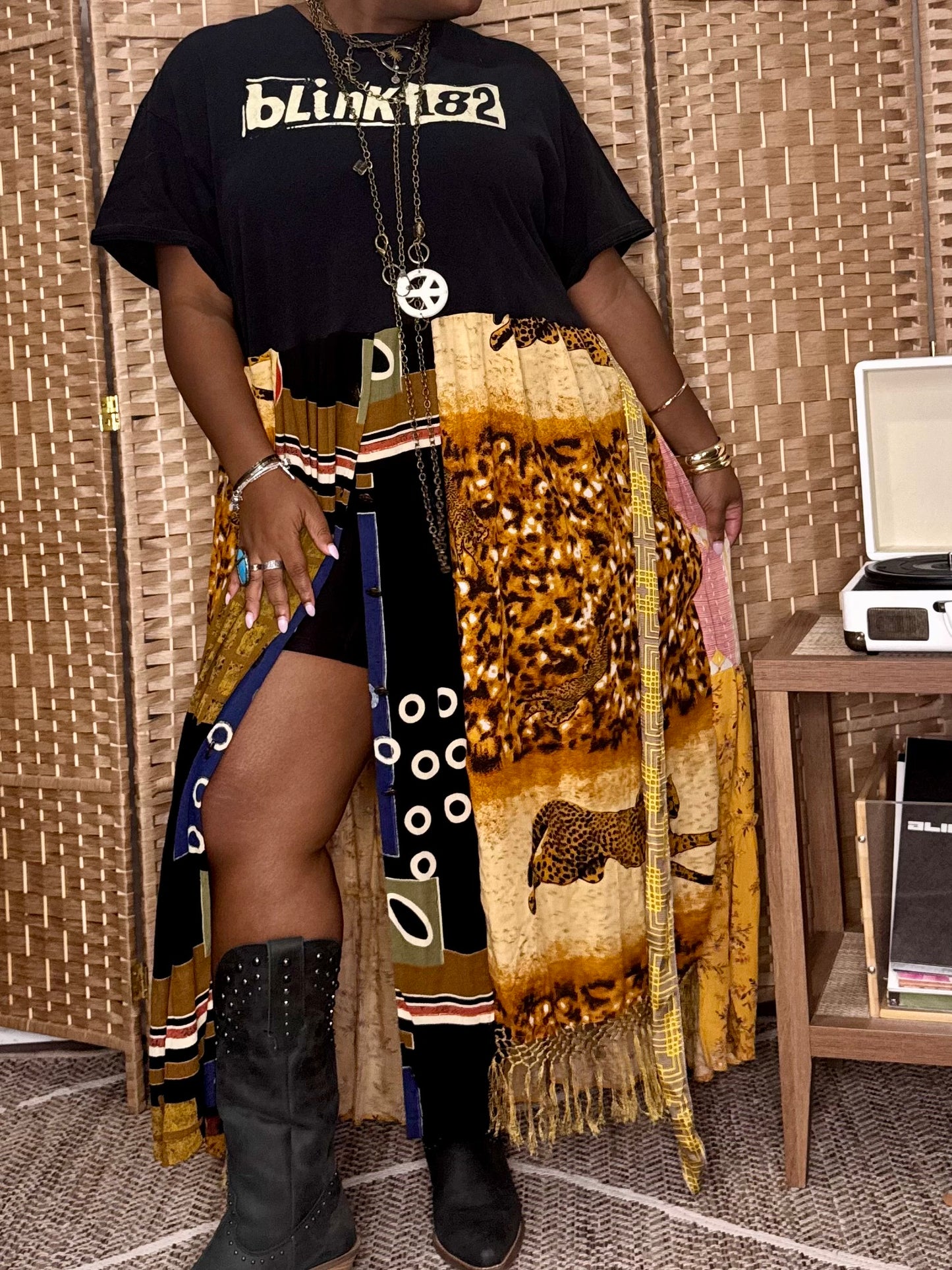 Medium-2XL Blink 182 Maxi Tee