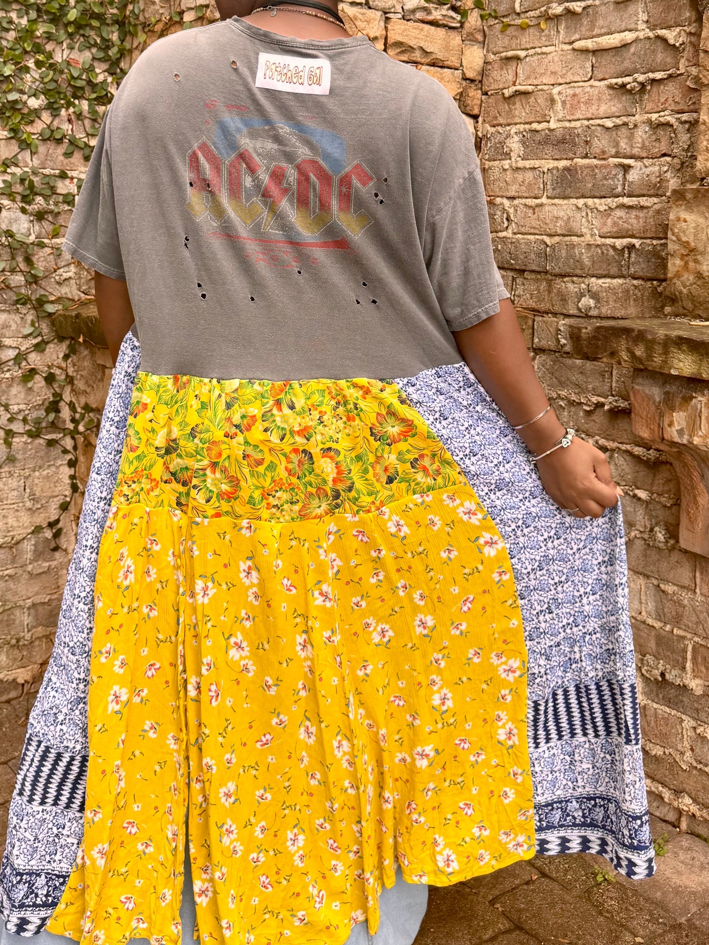 Medium-2XL ACDC Maxi Tee