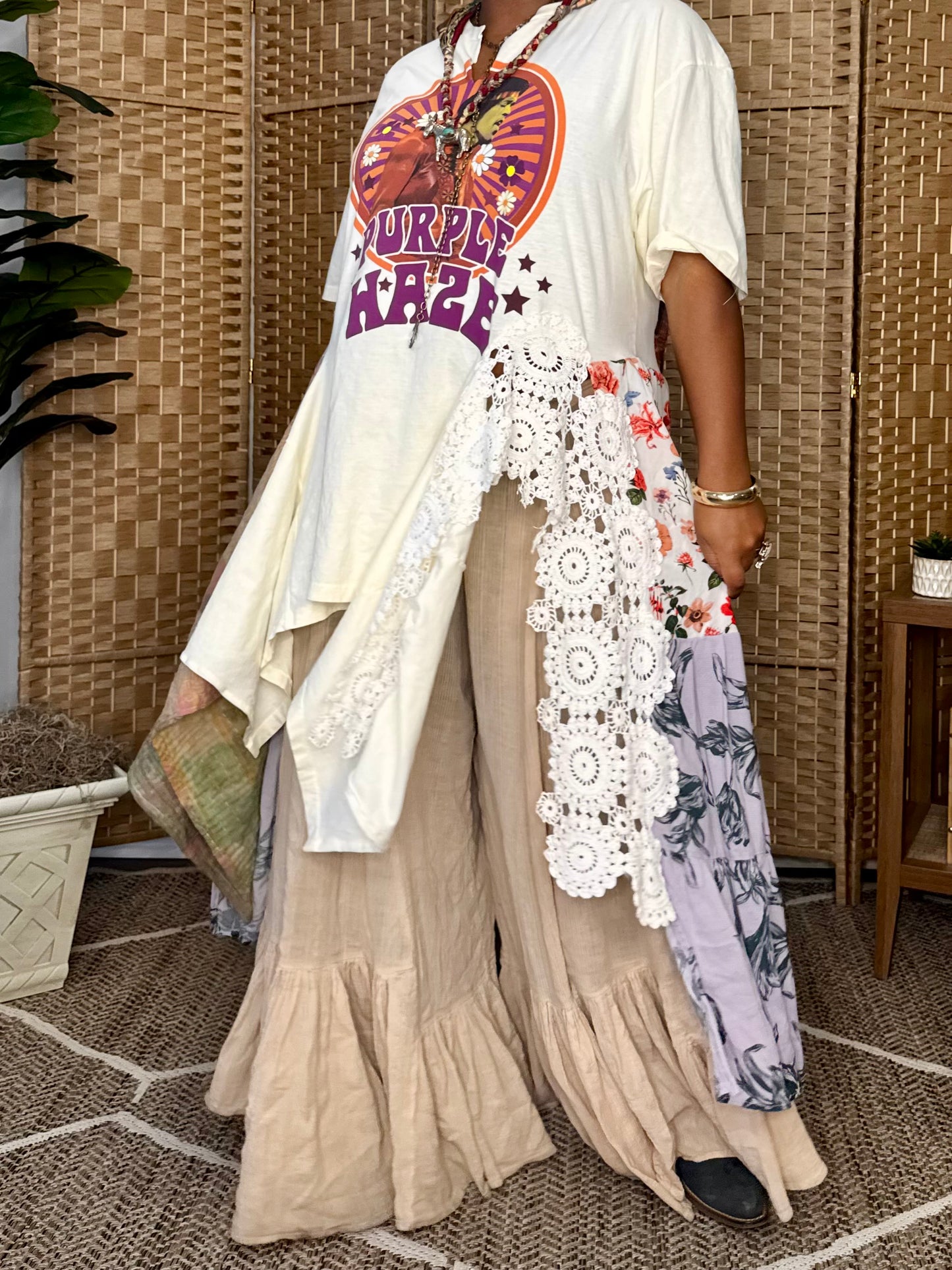 Medium-Extra Large Jimi Hendrix Maxi Tee