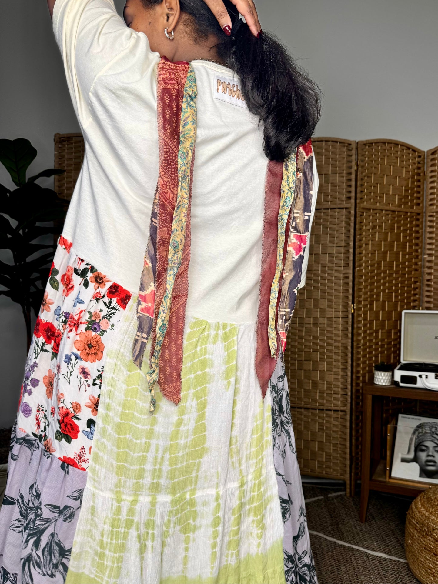 Medium-Extra Large Jimi Hendrix Maxi Tee