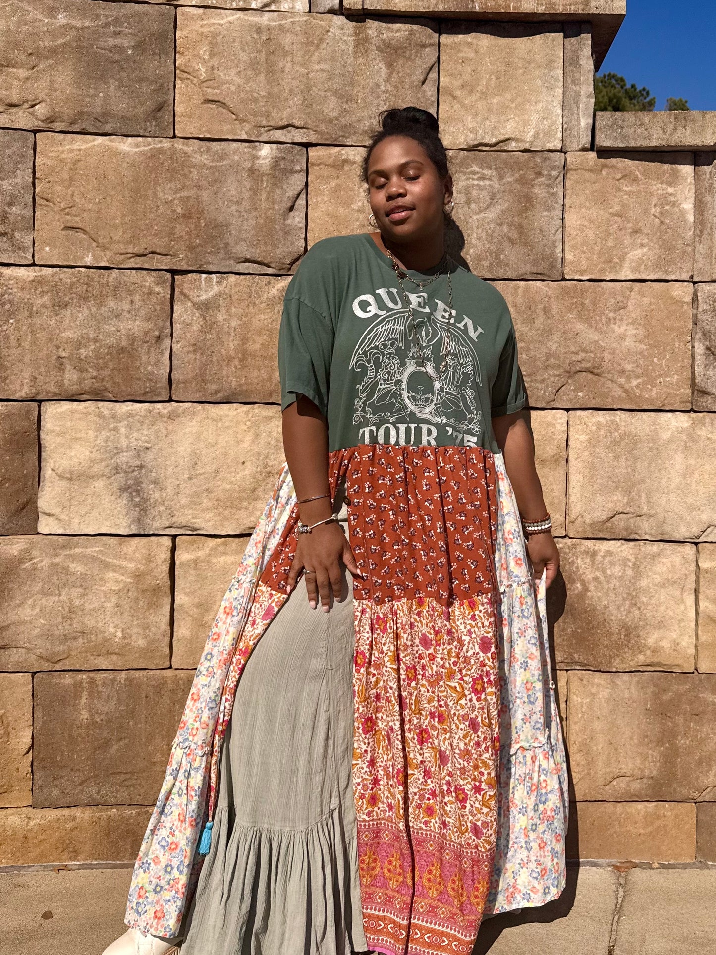 Medium-1XL Queen Maxi Tee