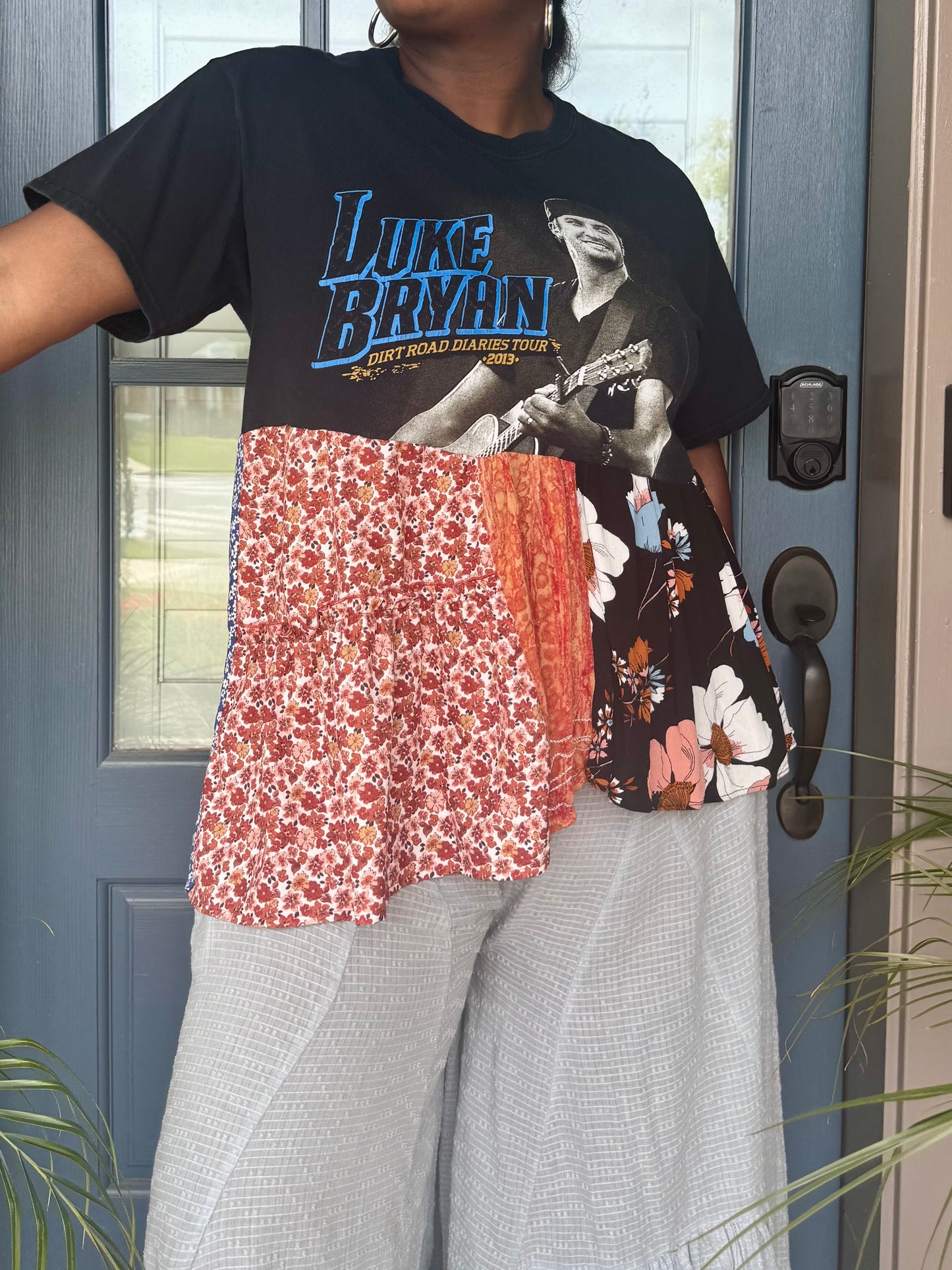 Extra Small-Extra Large Luke Bryan Midi Tee