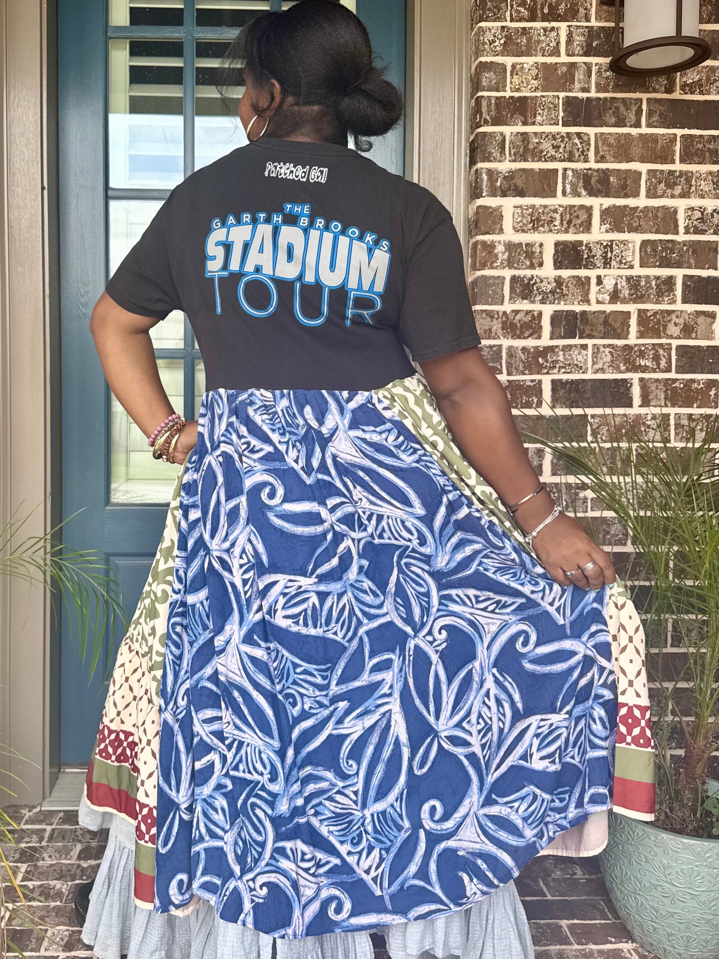 Extra Small-Extra Large Garth Brooks Maxi Tee