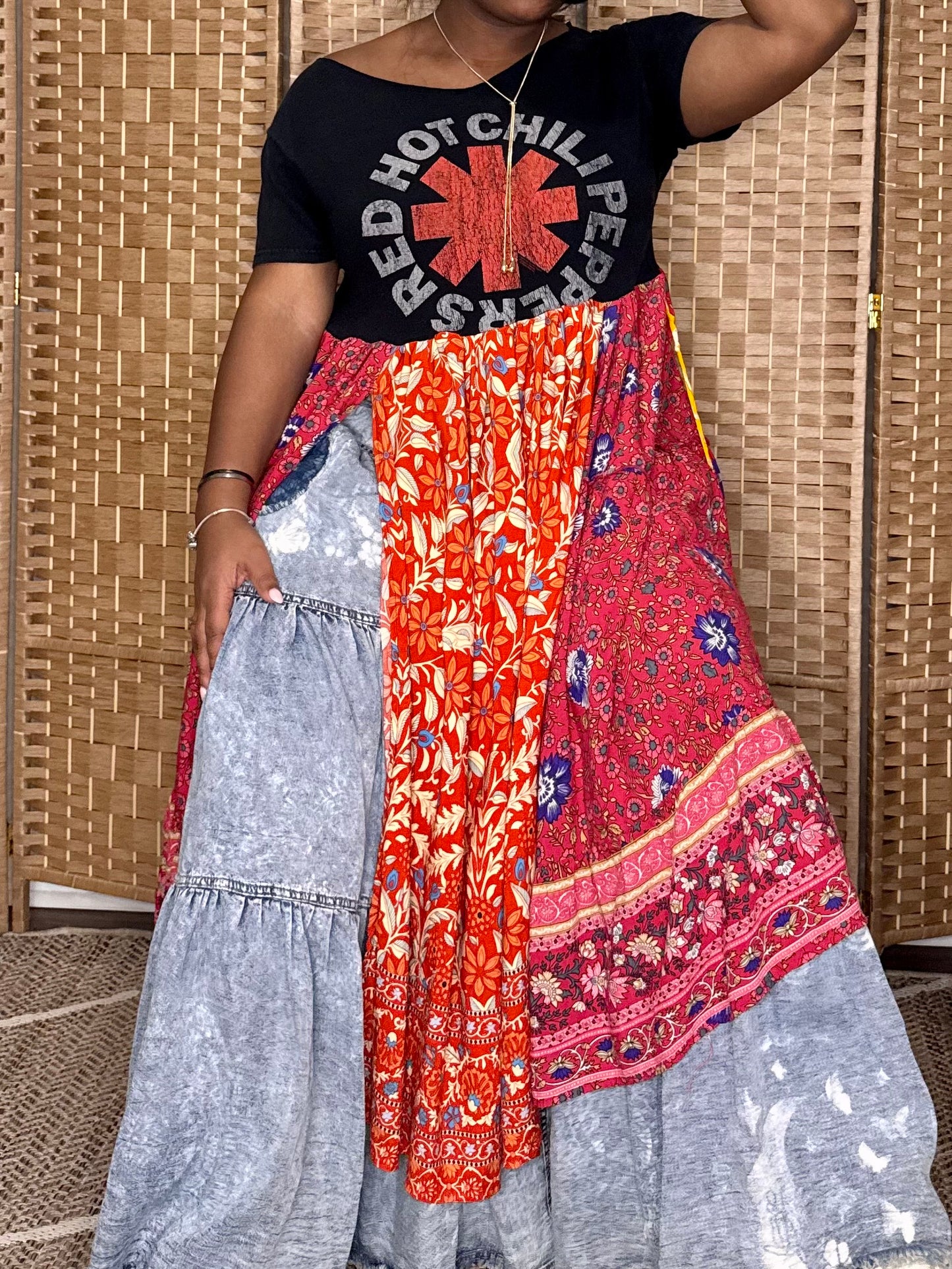 XXS-Medium Red Hot Chili Peppers Maxi Tee