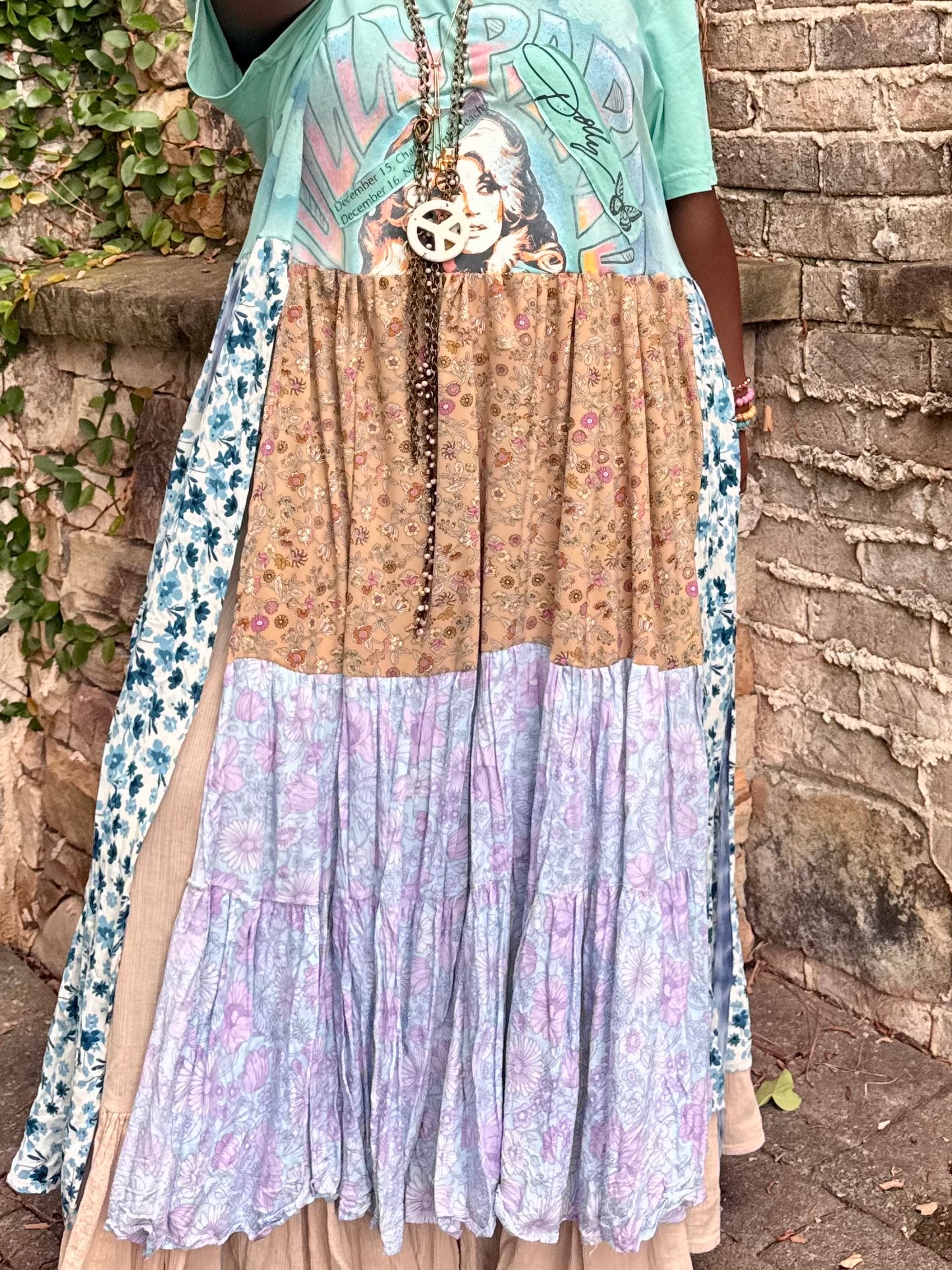 Large-3XL Dolly Parton Maxi Tee