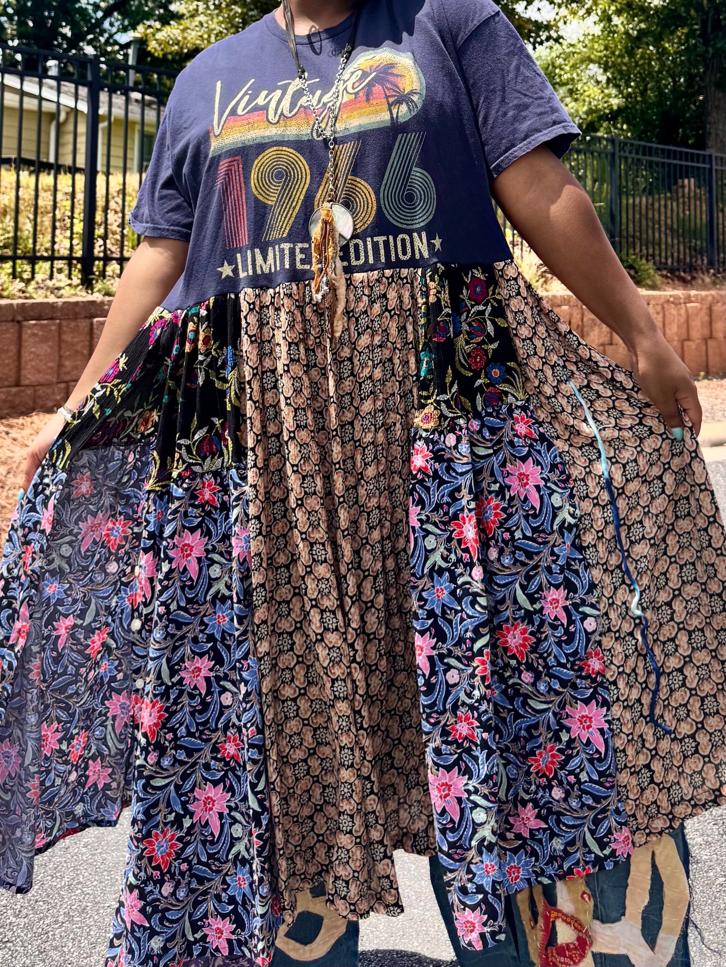 Small-1XL Vintage 1966 Maxi Tee