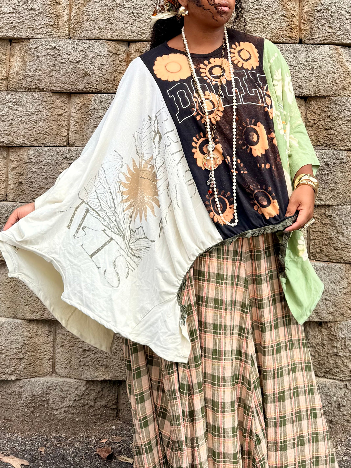 Small- 2XL Dolly Parton Poncho Tee