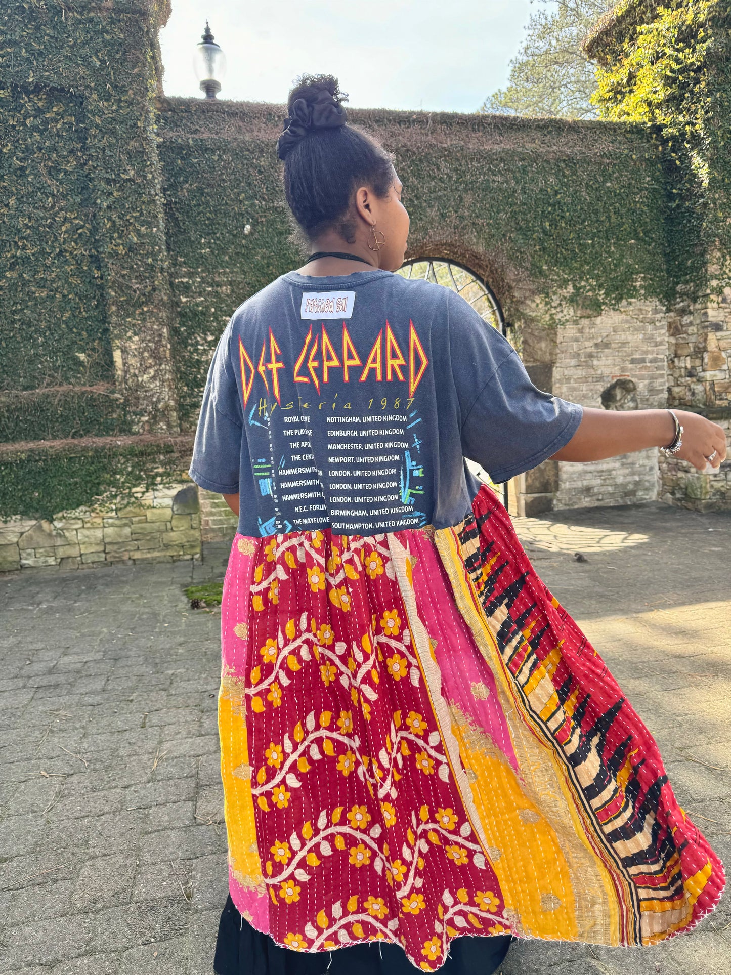 Large- 3XL Def Leppard Reversible Maxi Tee