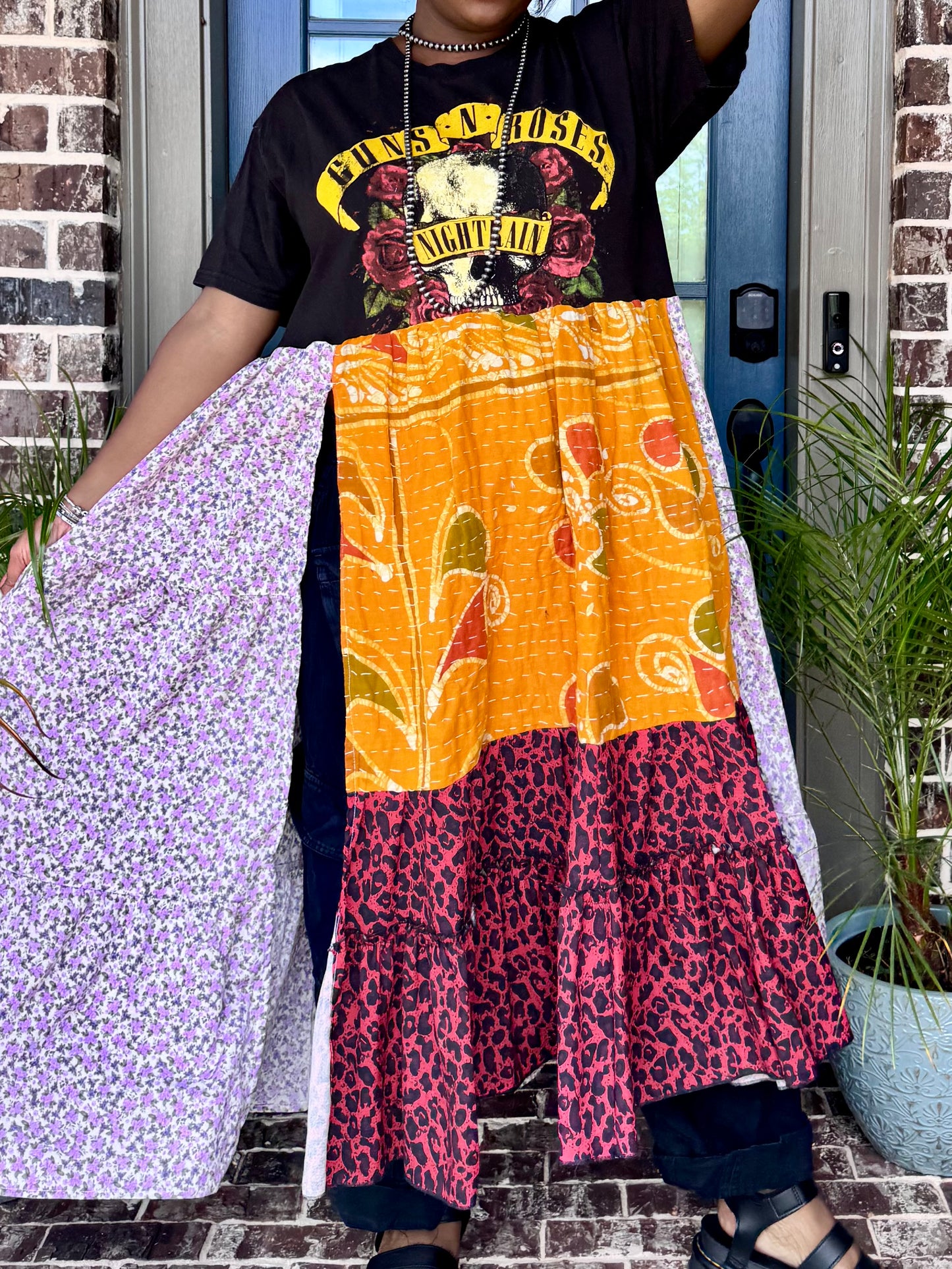 Medium-1XL Guns N Roses Maxi Tee