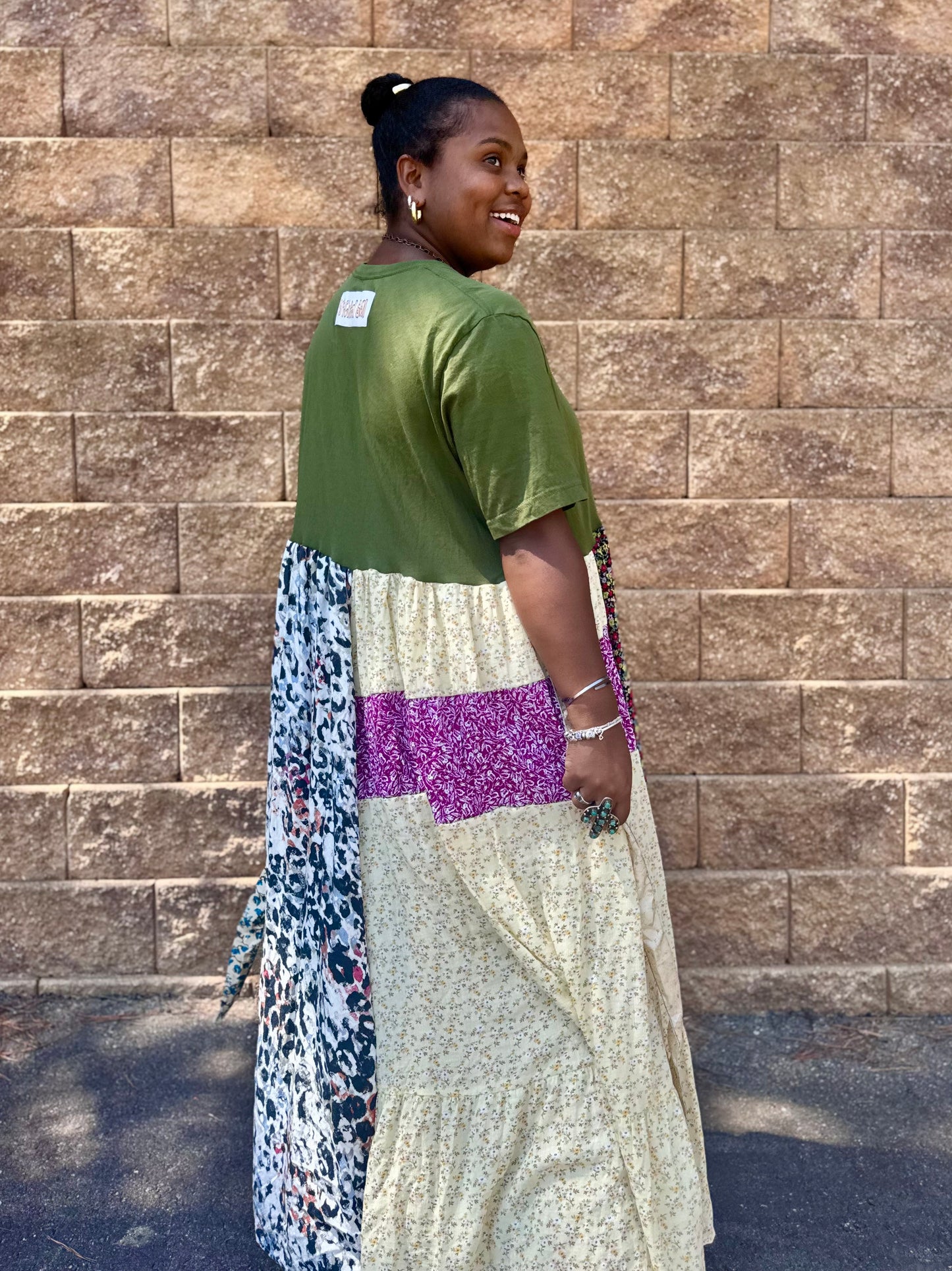 Small-1XL Rose Valley Maxi Tee