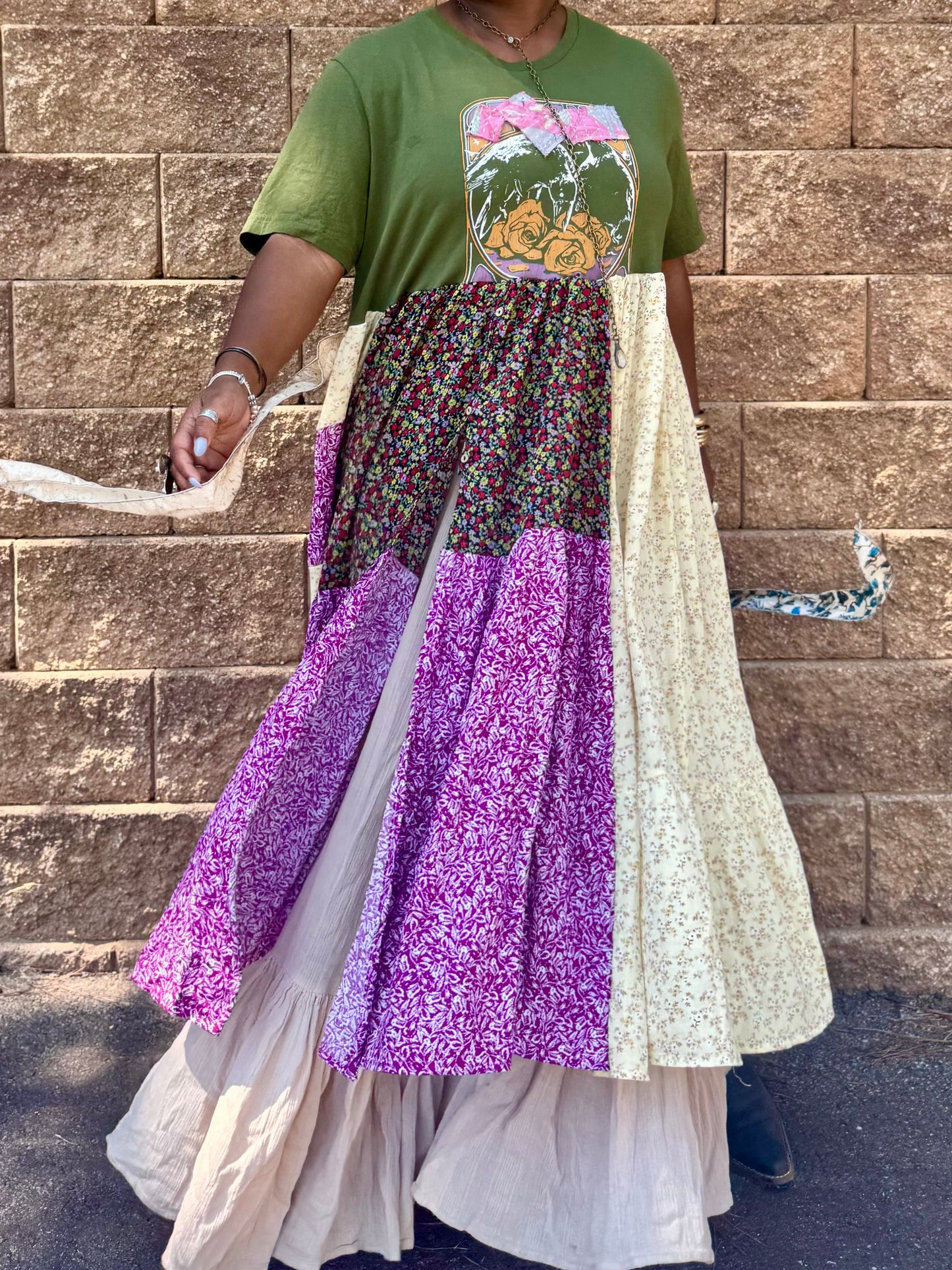 Small-1XL Rose Valley Maxi Tee