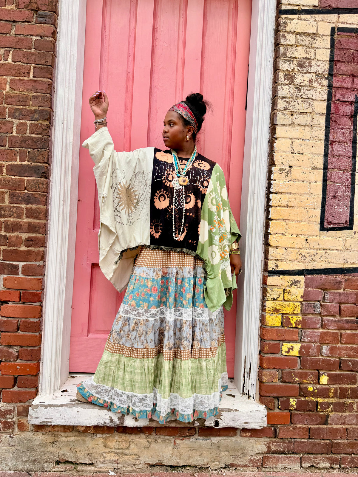Small- 2XL Dolly Parton Poncho Tee