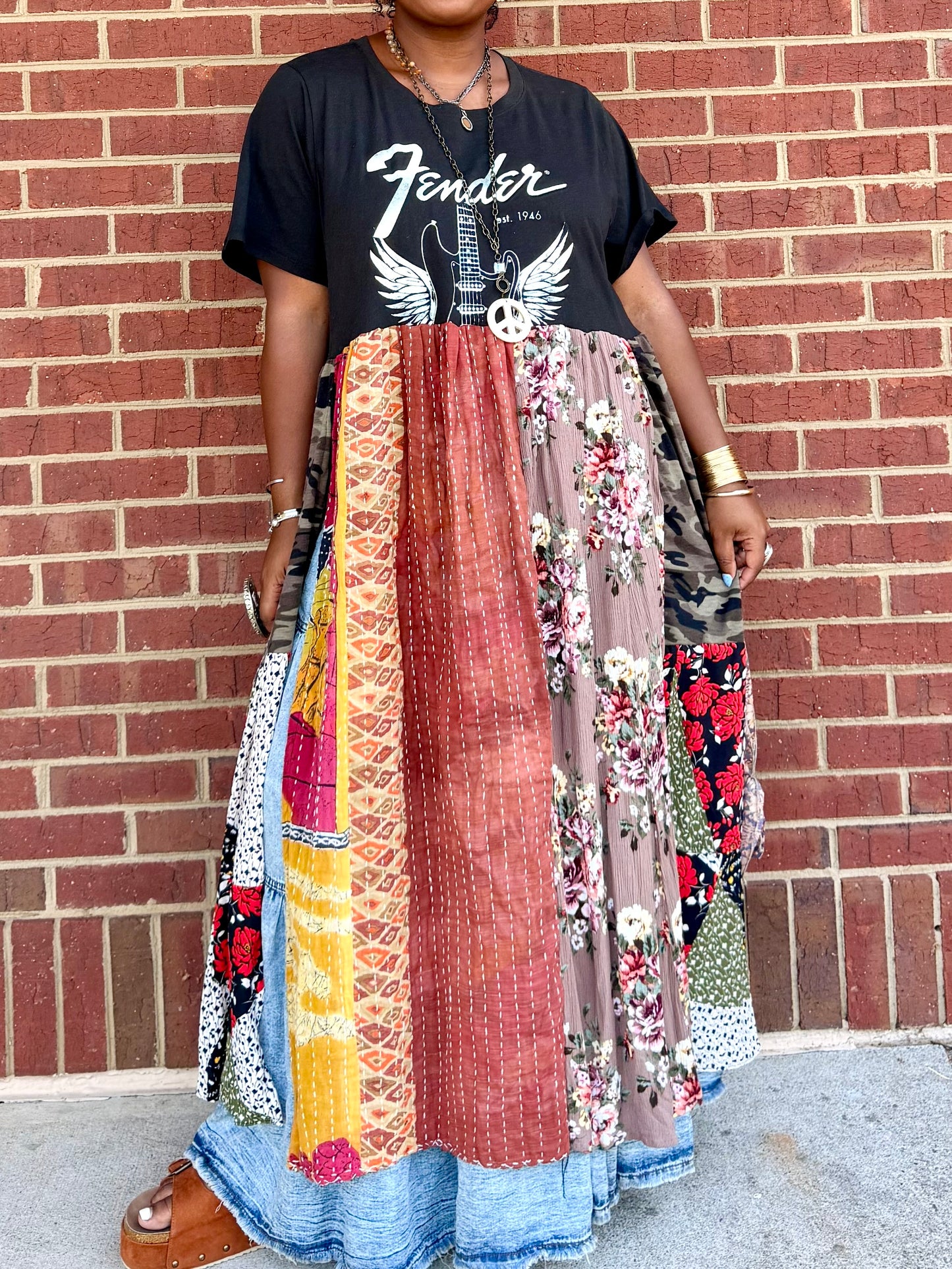 Large-2XL Fender Maxi Tee