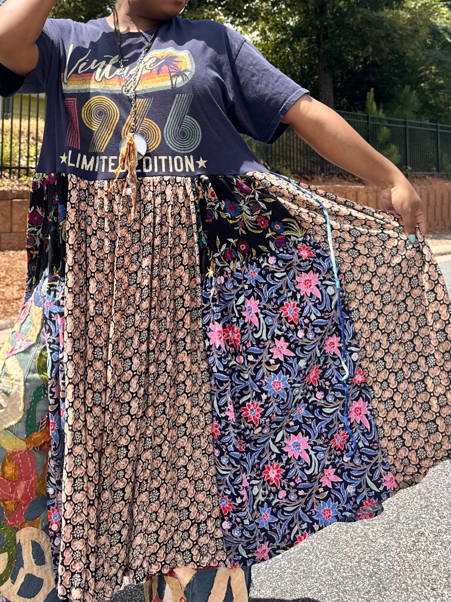 Small-1XL Vintage 1966 Maxi Tee