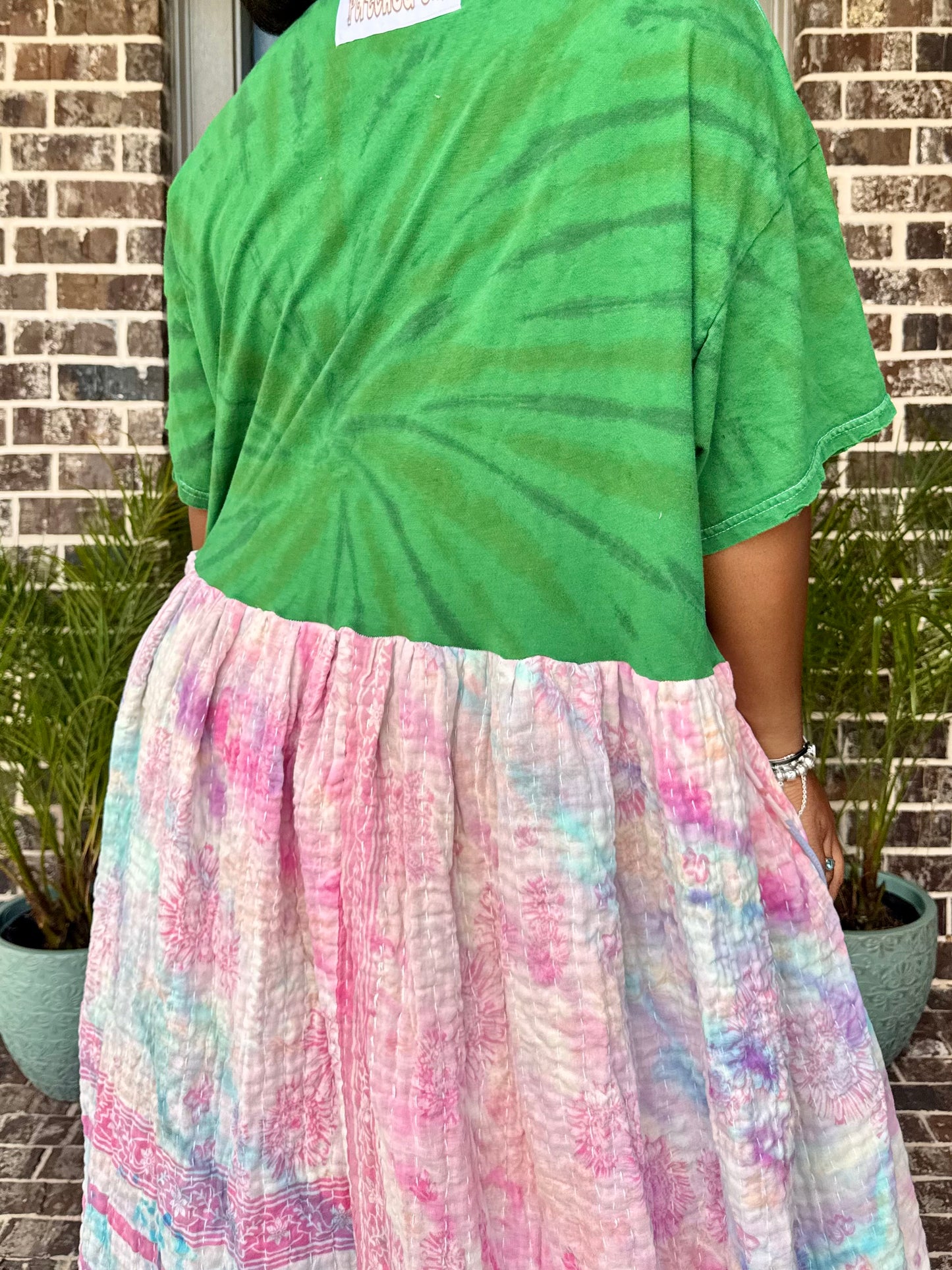 Large-2XL Pink Floyd Maxi Tee