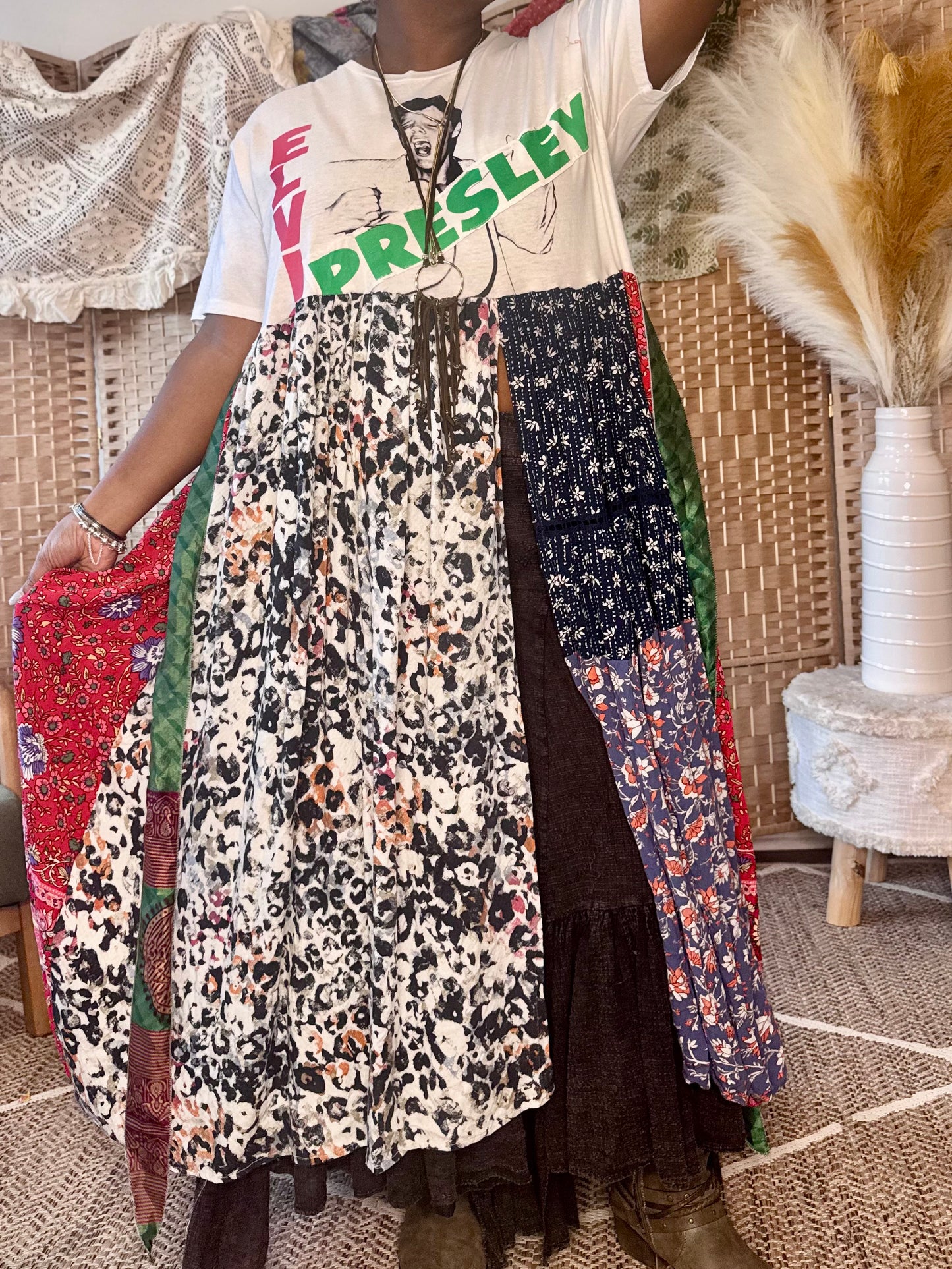 Small-Extra Large Elvis Presley Maxi Tee