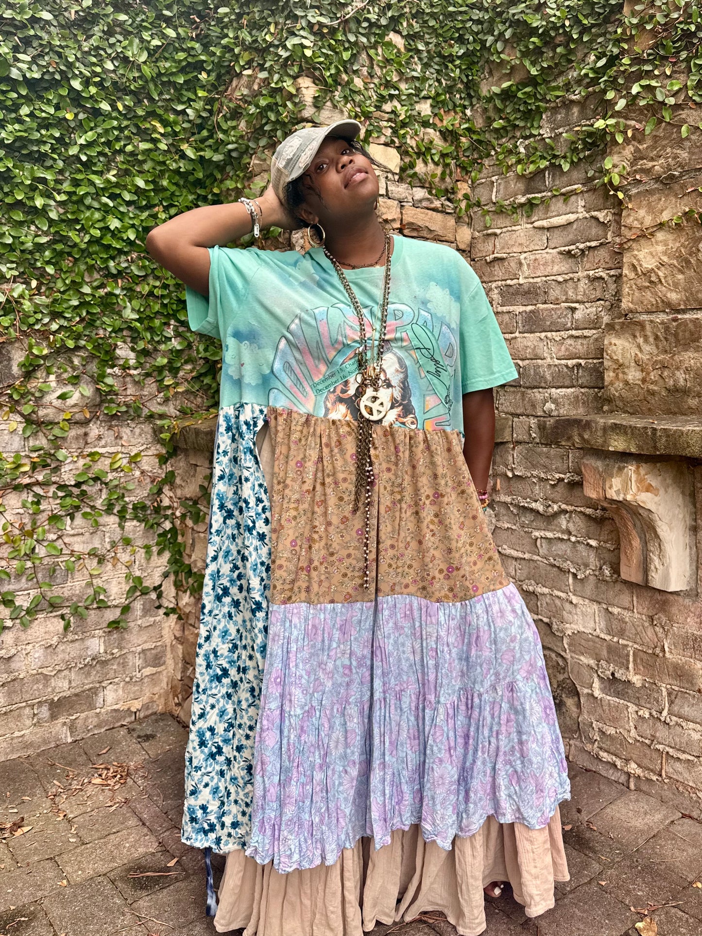 Large-3XL Dolly Parton Maxi Tee