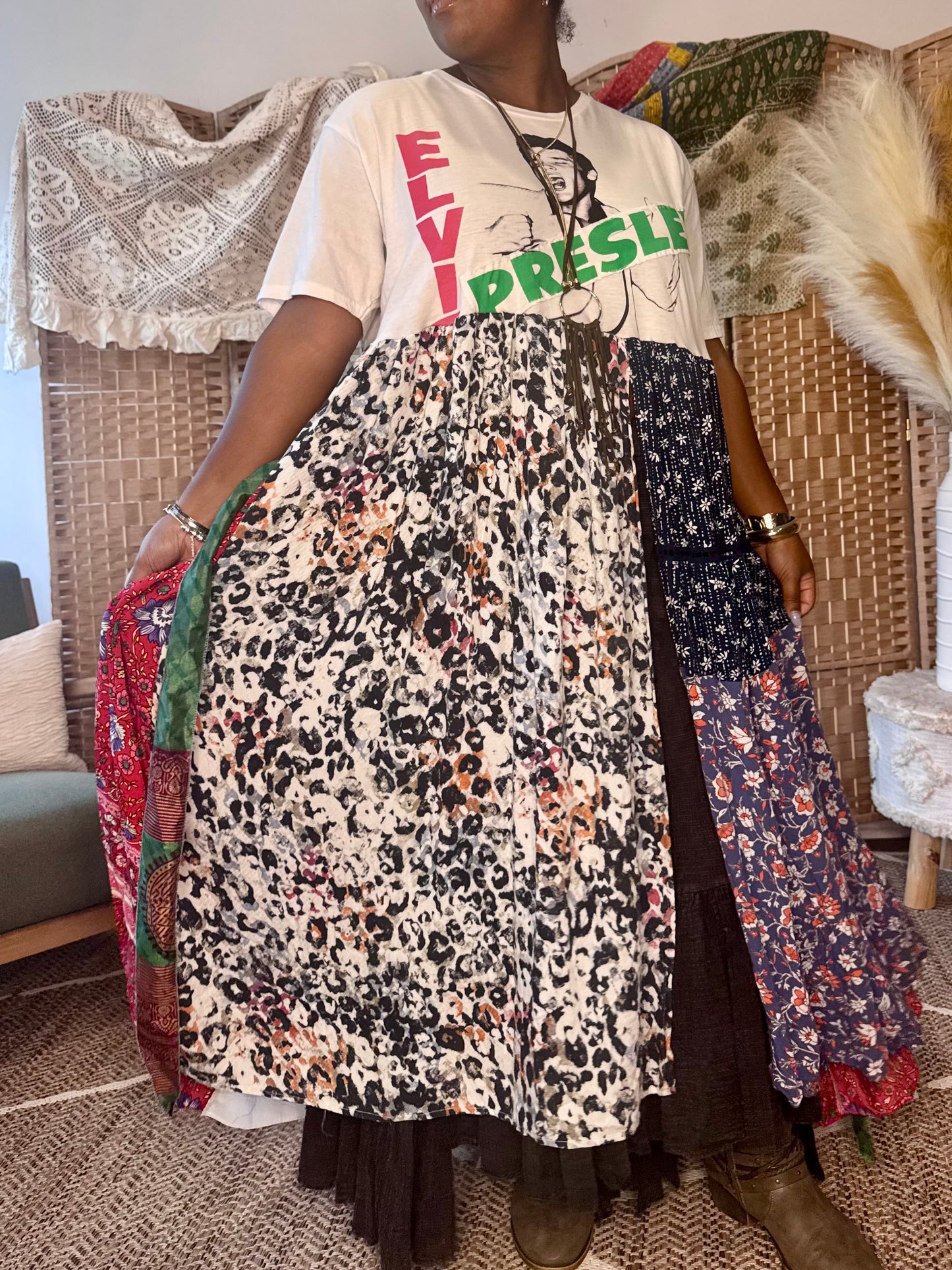 Small-Extra Large Elvis Presley Maxi Tee