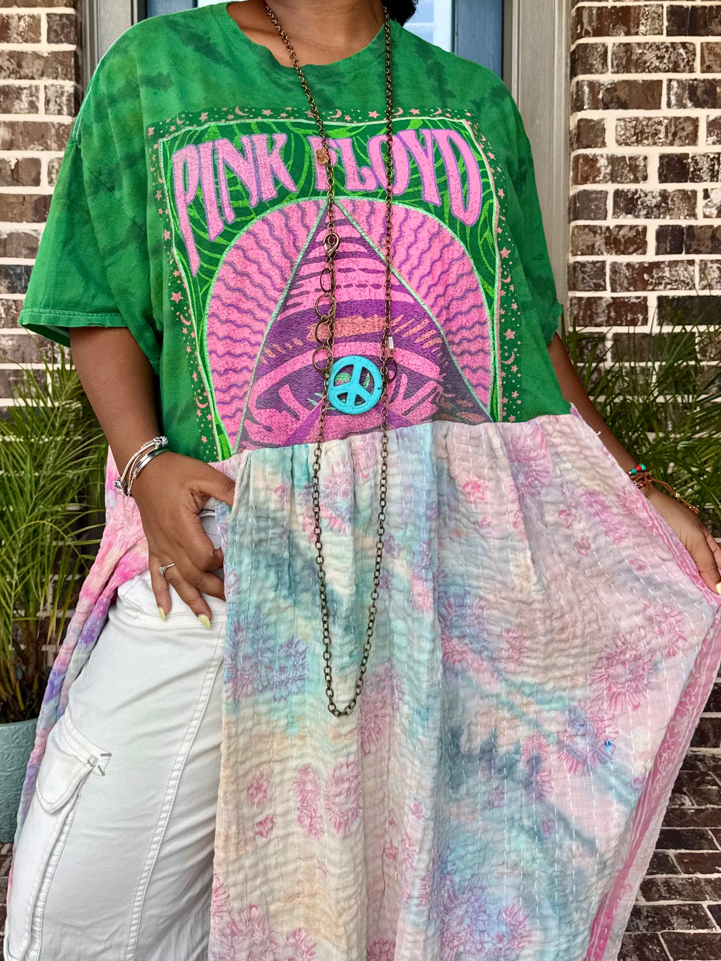 Large-2XL Pink Floyd Maxi Tee
