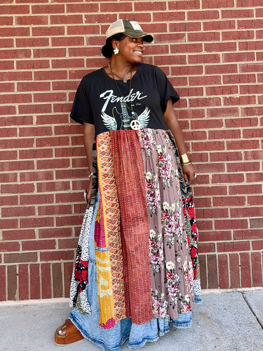 Large-2XL Fender Maxi Tee