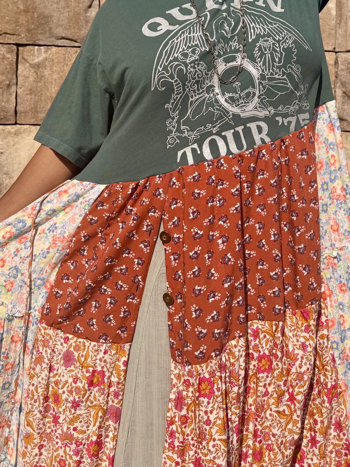 Medium-1XL Queen Maxi Tee