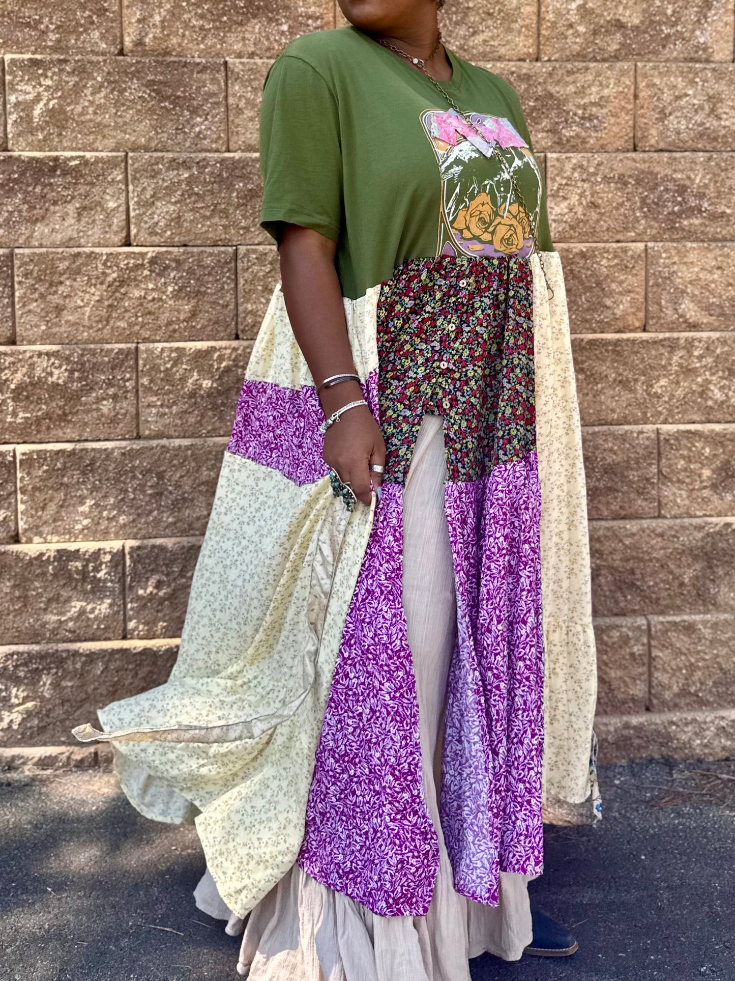 Small-1XL Rose Valley Maxi Tee