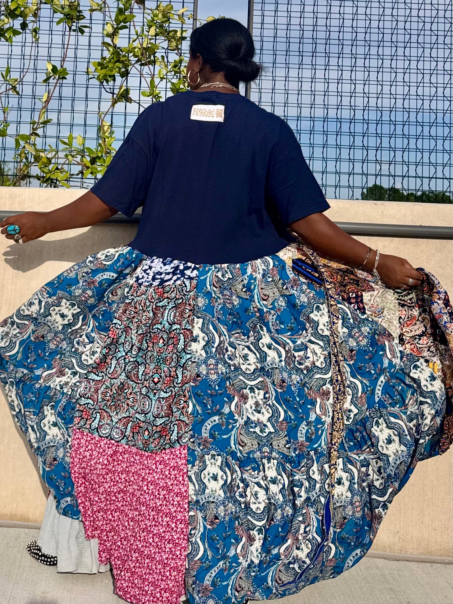 Large- 2XL Queen Maxi Tee