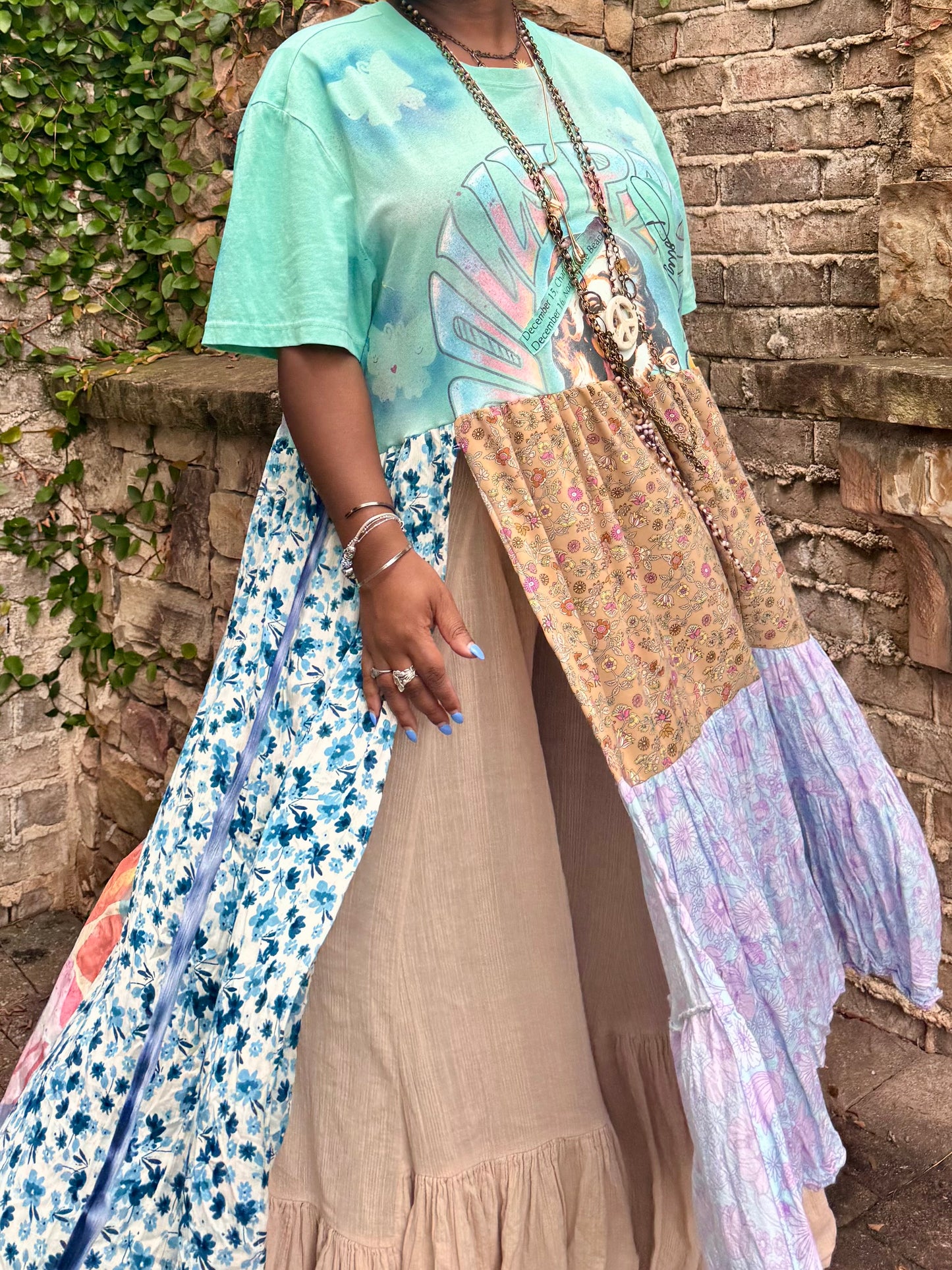 Large-3XL Dolly Parton Maxi Tee