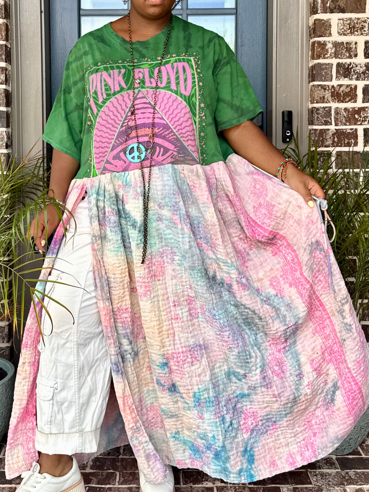 Large-2XL Pink Floyd Maxi Tee